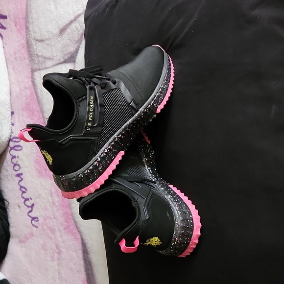 U.S Polo Assn. Size 7.5 in women's Black / Pink. - Picture 2 of 3